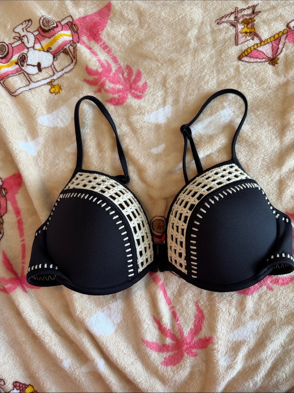 ✨ Y2K VICTORIA’S SECRET CROCHET COTTAGECORE COQUETTE BLACK BIKINI SWIM TOP 32D ✨ - Picture 2 of 10